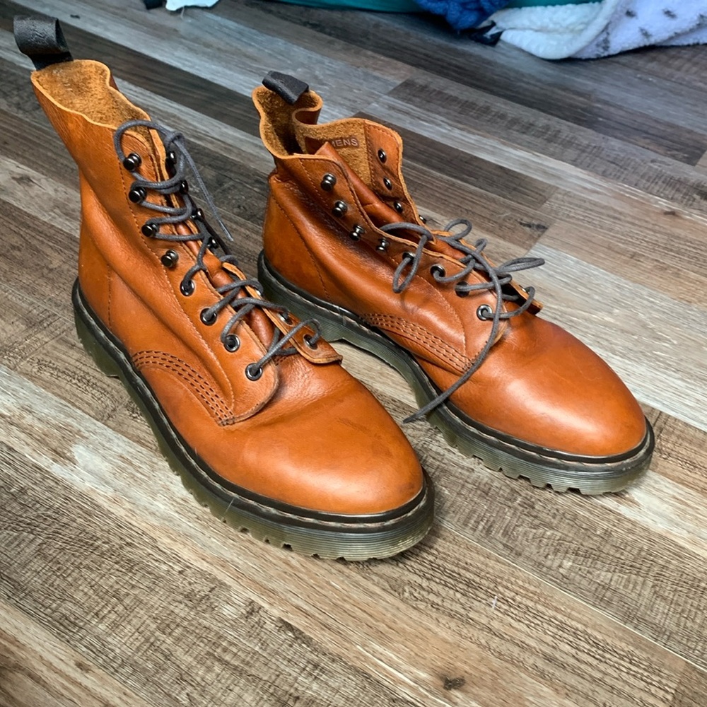 Men’s saddle brown Dr. Martens